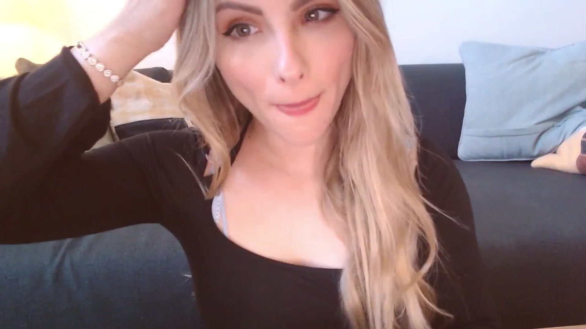 Gallery image thumbnail from StacyDoll's myfreecams stream on, 05/19/2025, 04:37 image 18 of 20