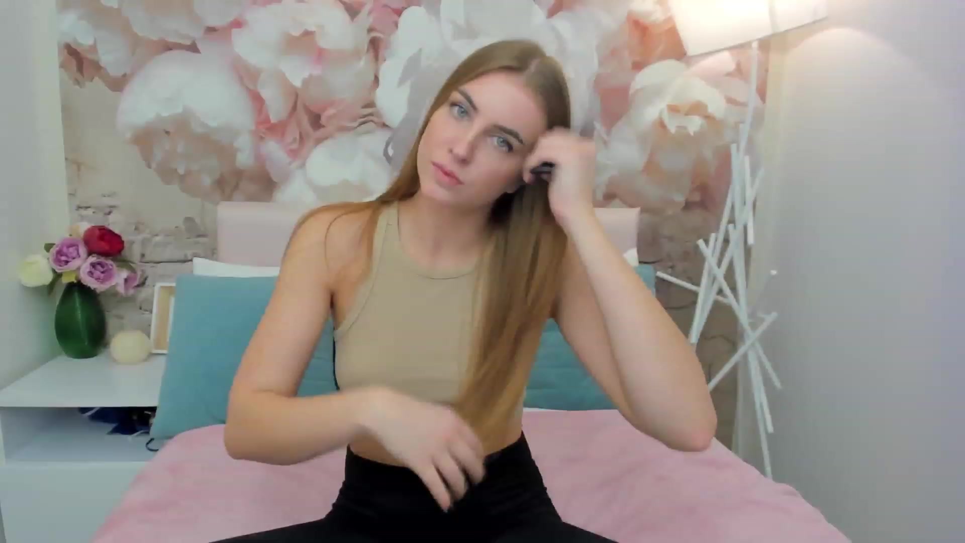 Gallery image thumbnail from StacyJey's myfreecams stream on, 12/01/2022, 16:35 image 9 of 20