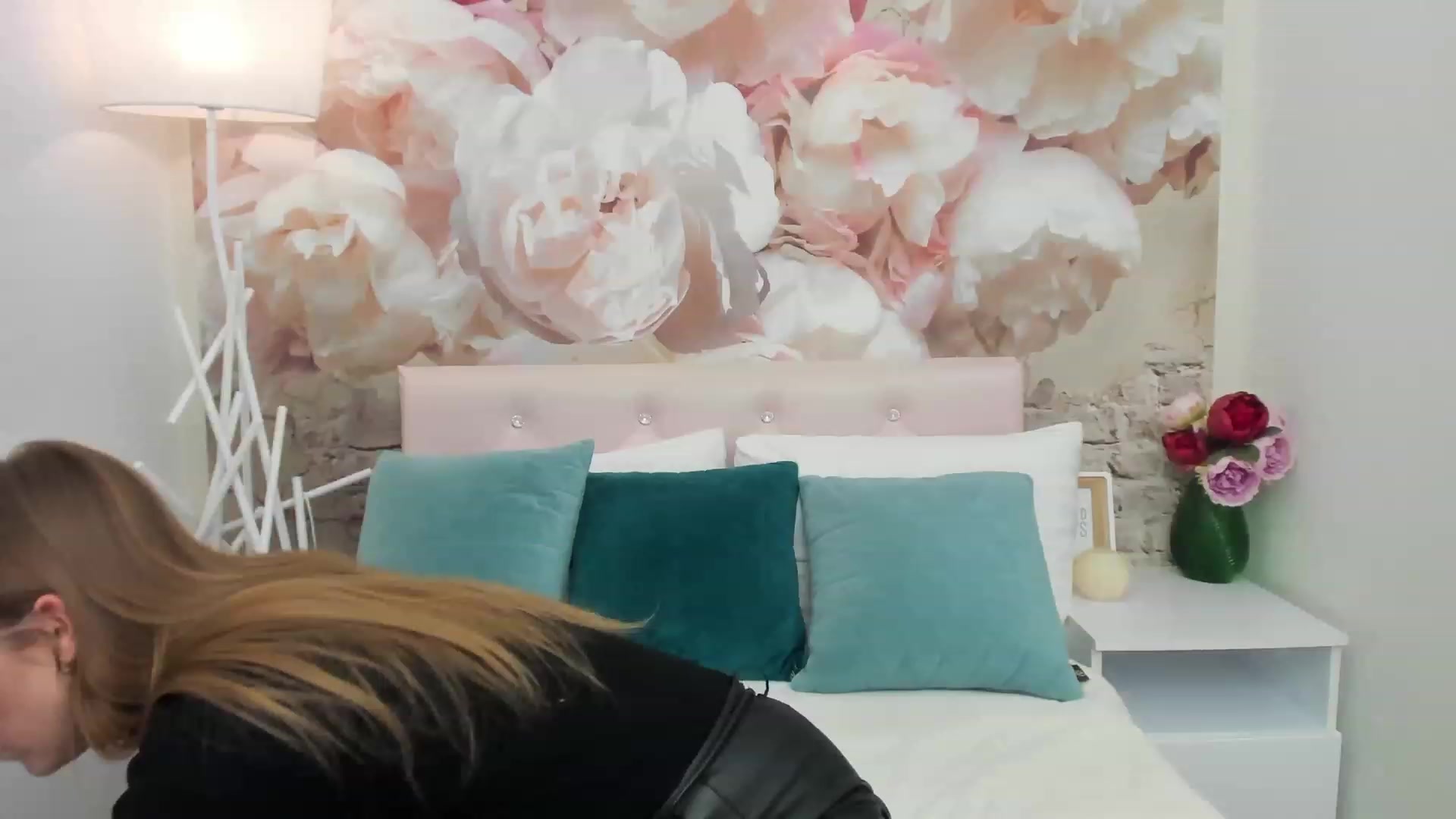 Gallery image thumbnail from StacyJey's myfreecams stream on, 02/28/2023, 19:31 image 19 of 20