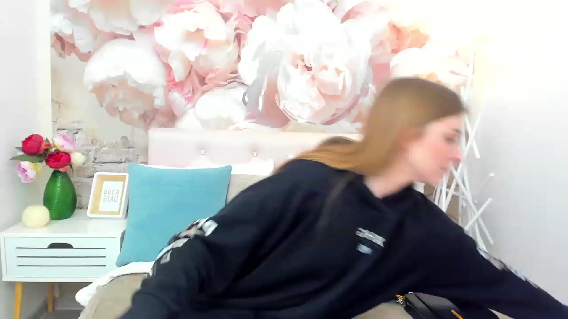 Gallery image thumbnail from StacyJey's myfreecams stream on, 03/31/2023, 11:59 image 16 of 20