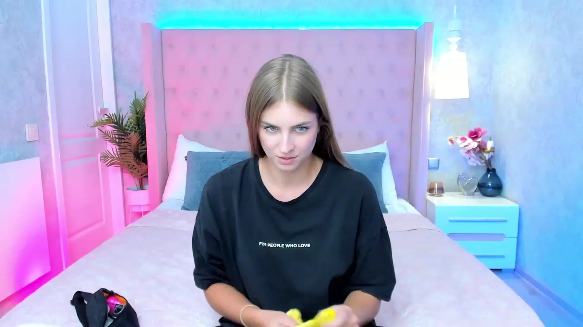 Gallery image thumbnail from StacyJey's myfreecams stream on, 08/22/2023, 12:00 image 19 of 20