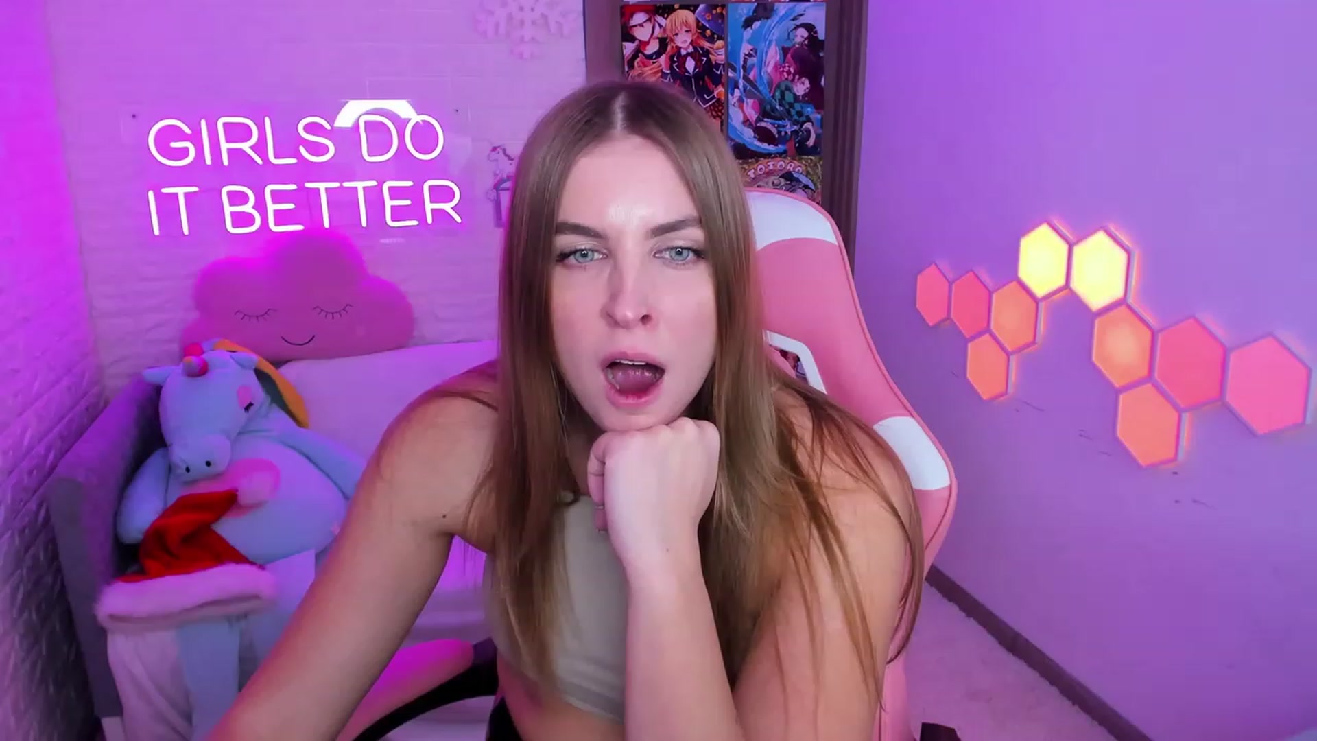 Gallery image thumbnail from StacyJey's myfreecams stream on, 01/03/2024, 17:42 image 17 of 20