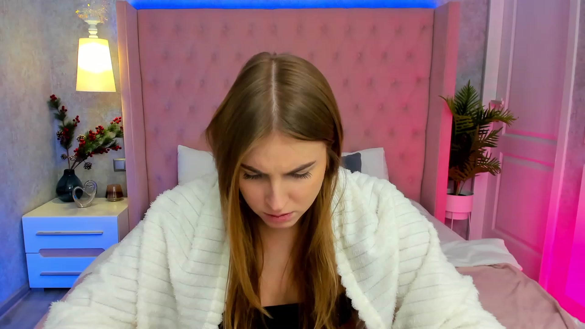 Gallery image thumbnail from StacyJey's myfreecams stream on, 01/10/2024, 08:42 image 17 of 20