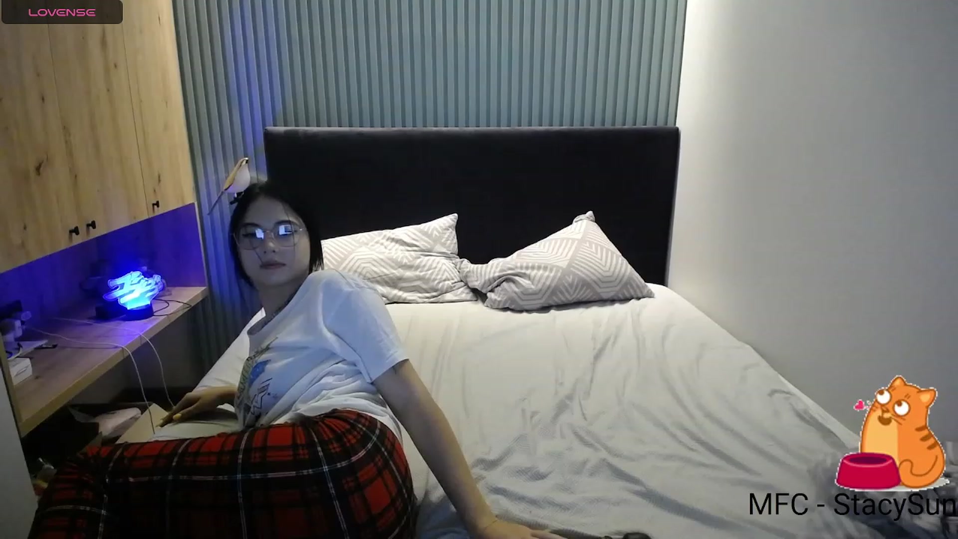 Gallery image thumbnail from StacySun's myfreecams stream on, 09/18/2023, 21:20 image 10 of 20