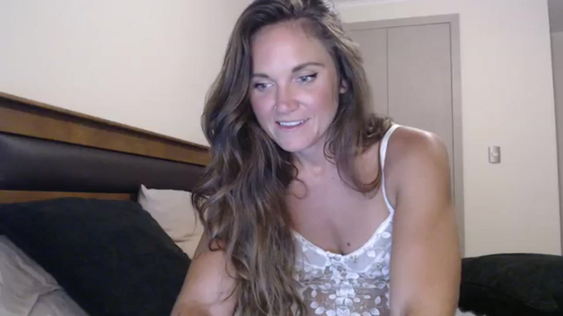 Gallery image thumbnail from StacySunshine's myfreecams stream on, 02/19/2024, 23:56 image 19 of 20