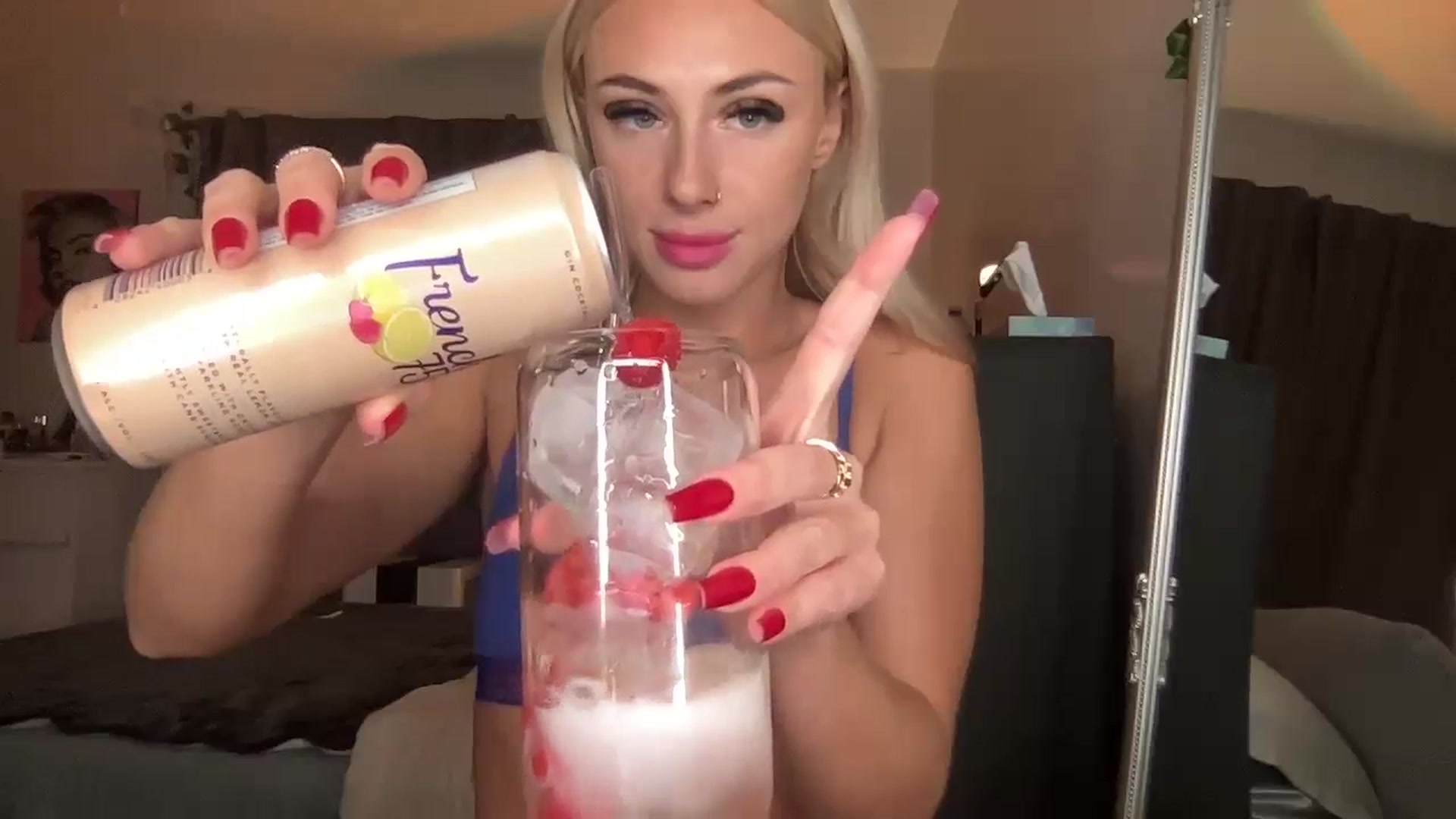 Gallery image thumbnail from Stacywinters's myfreecams stream on, 10/22/2024, 04:39 image 11 of 20
