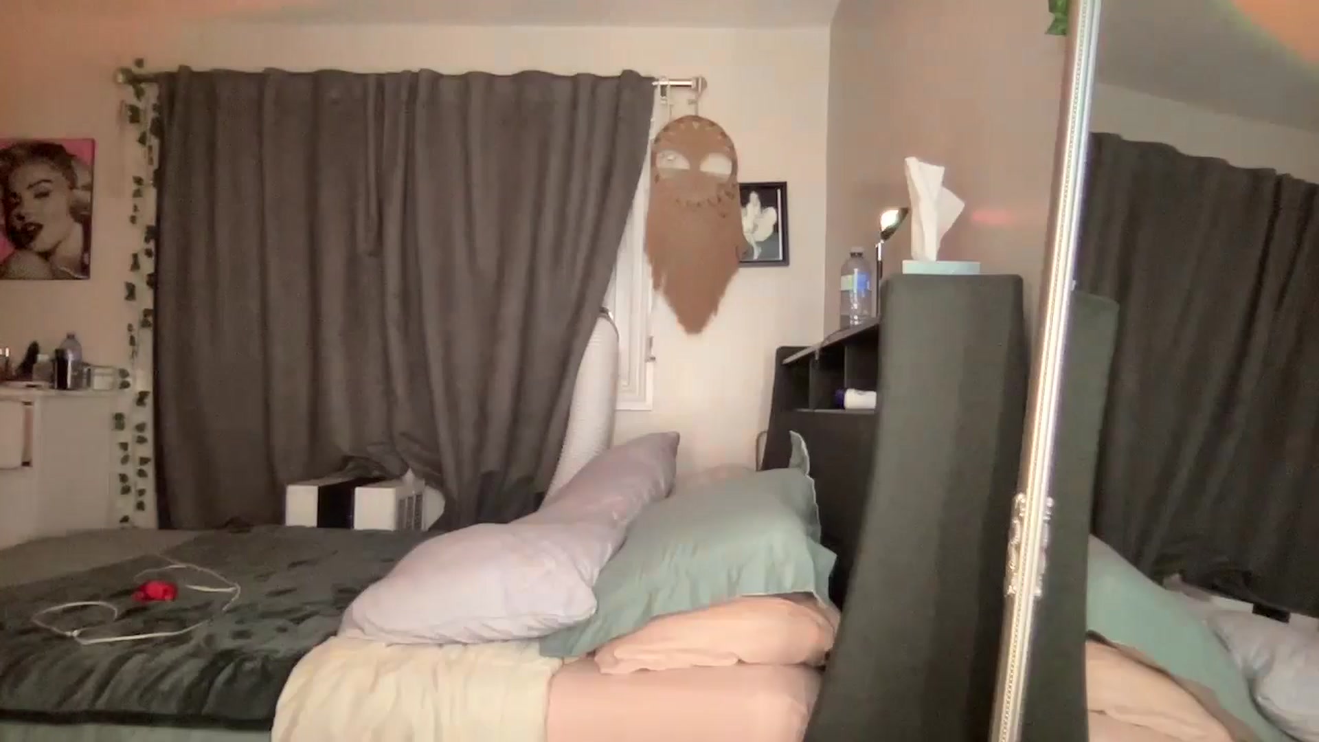Gallery image thumbnail from Stacywinters's myfreecams stream on, 10/24/2024, 01:43 image 10 of 20