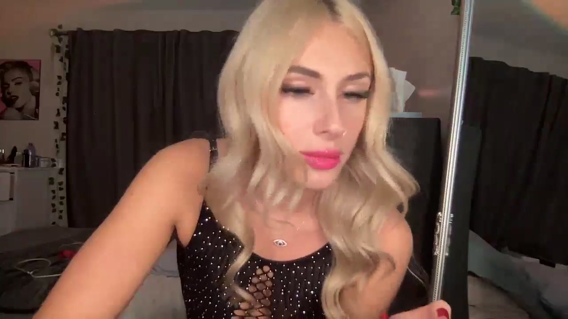 Gallery image thumbnail from Stacywinters's myfreecams stream on, 10/24/2024, 01:43 image 11 of 20