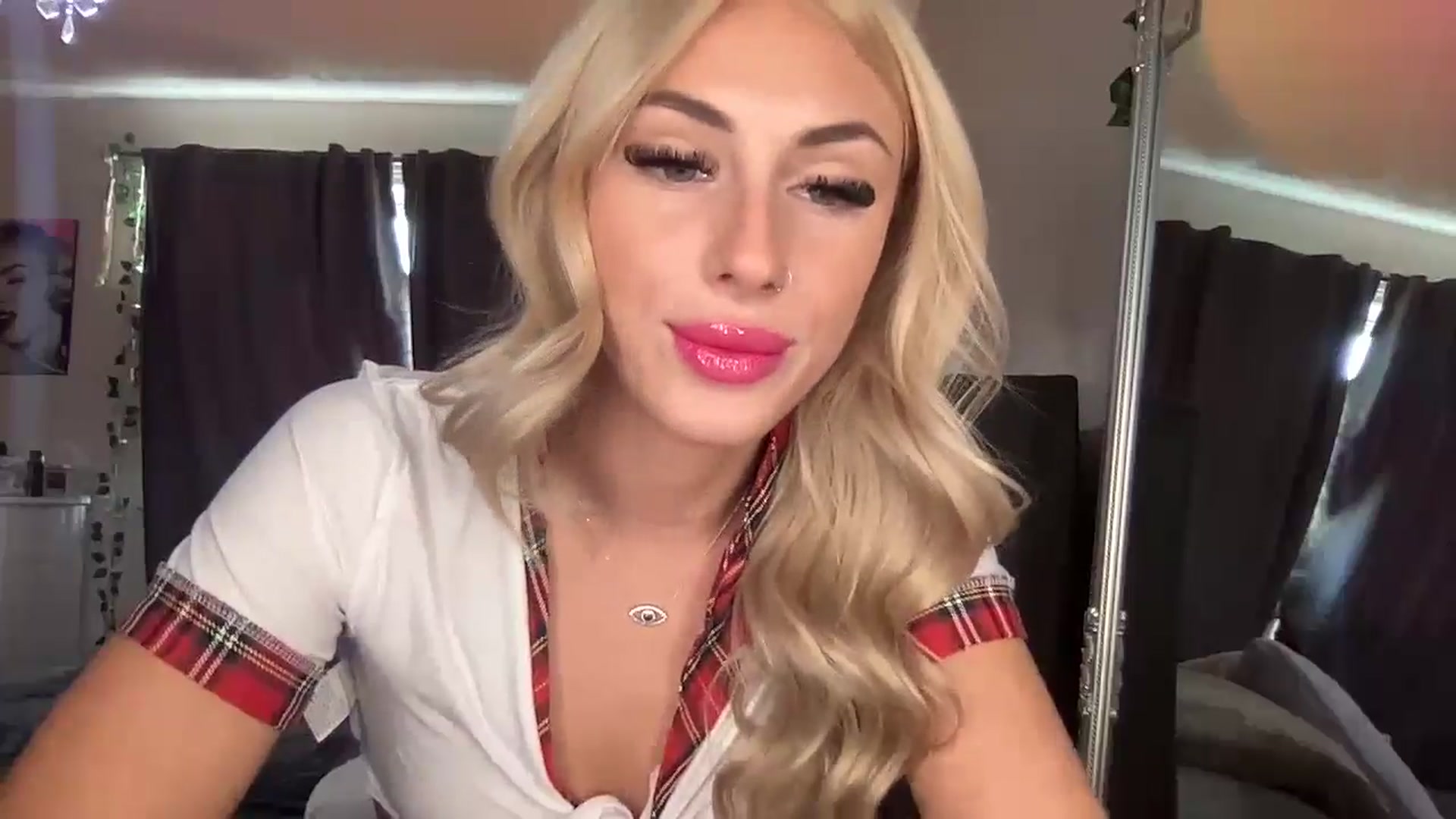 Gallery image thumbnail from Stacywinters's myfreecams stream on, 10/27/2024, 19:13 image 4 of 20