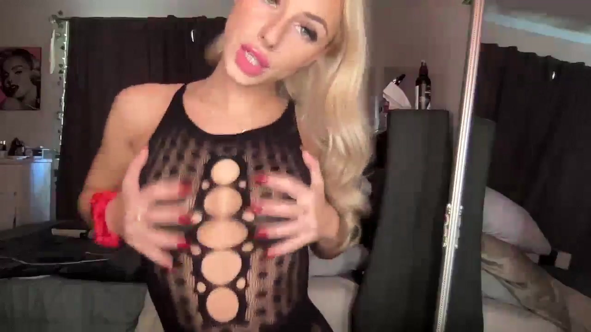 Gallery image thumbnail from Stacywinters's myfreecams stream on, 10/28/2024, 17:03 image 11 of 20