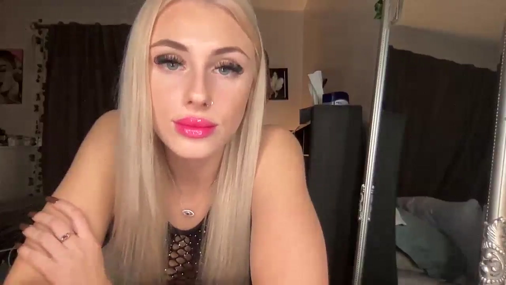 Gallery image thumbnail from Stacywinters's myfreecams stream on, 11/16/2024, 05:37 image 11 of 20