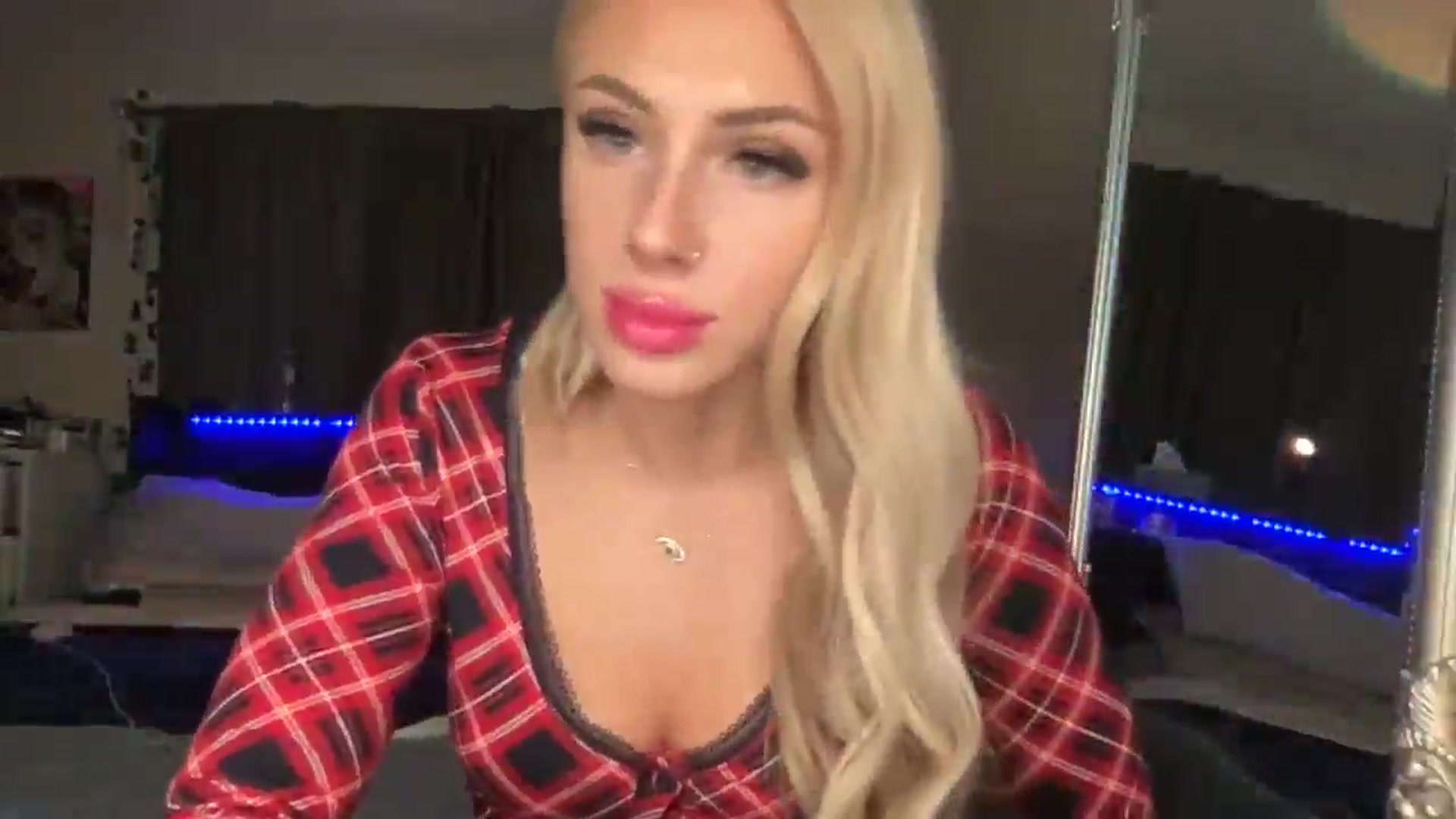 Gallery image thumbnail from Stacywinters's myfreecams stream on, 11/24/2024, 08:28 image 11 of 20