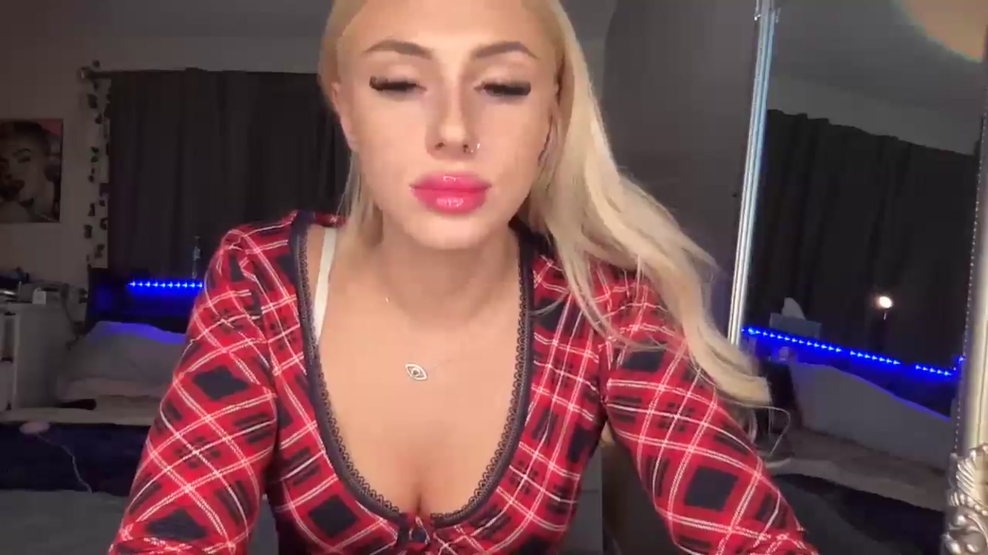 Gallery image thumbnail from Stacywinters's myfreecams stream on, 11/24/2024, 08:28 image 7 of 20