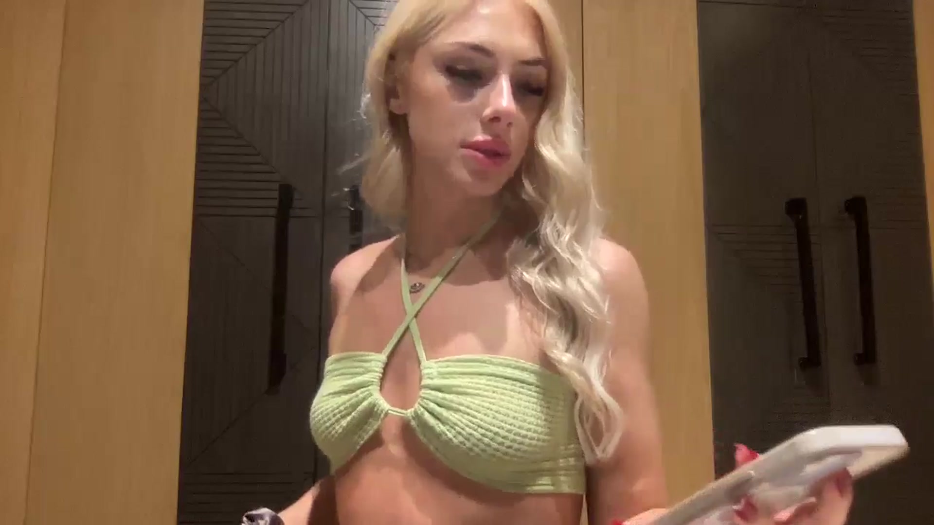 Gallery image thumbnail from Stacywinters's myfreecams stream on, 11/26/2024, 03:21 image 3 of 20