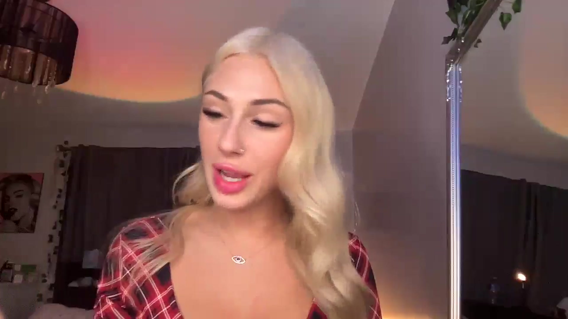 Gallery image thumbnail from Stacywinters's myfreecams stream on, 12/27/2024, 06:04 image 16 of 20