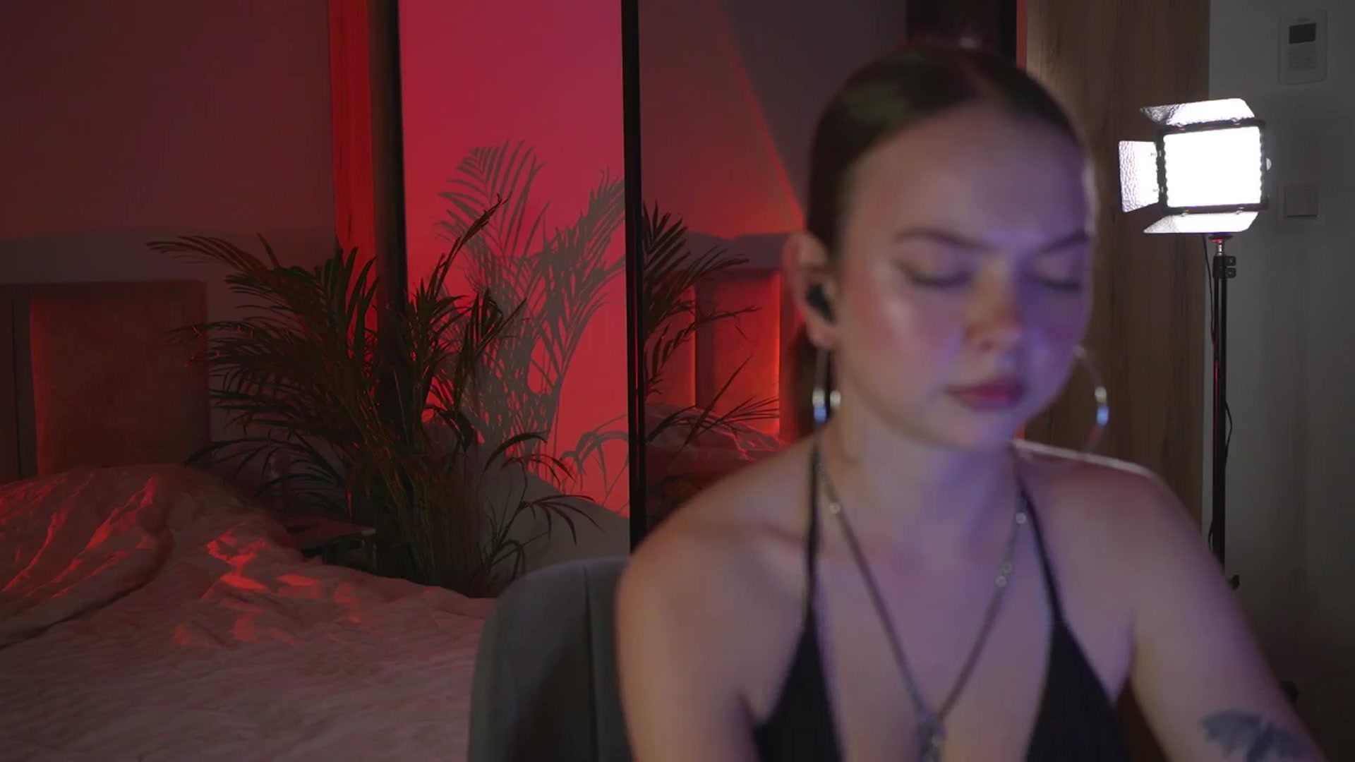Gallery image thumbnail from Stacywithyou's myfreecams stream on, 08/17/2025, 20:17 image 13 of 20