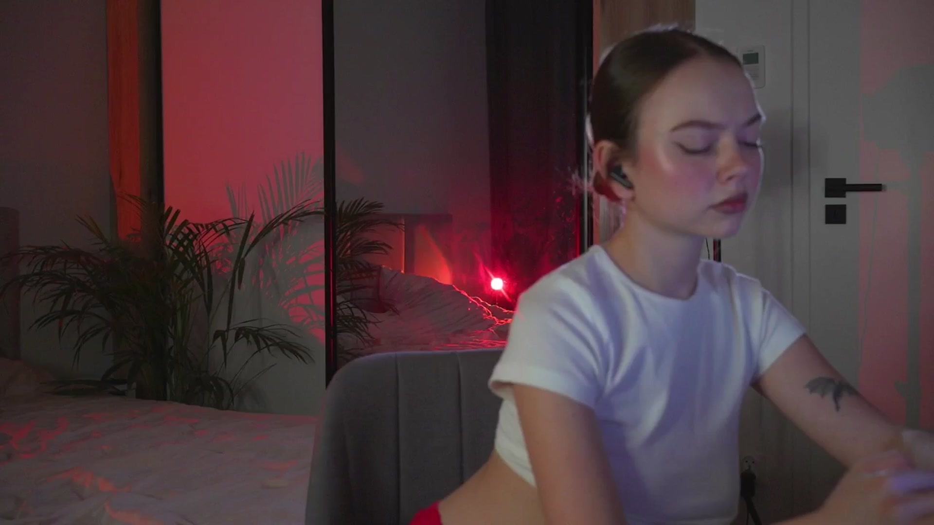 Gallery image thumbnail from Stacywithyou's myfreecams stream on, 08/28/2025, 24:09 image 4 of 20