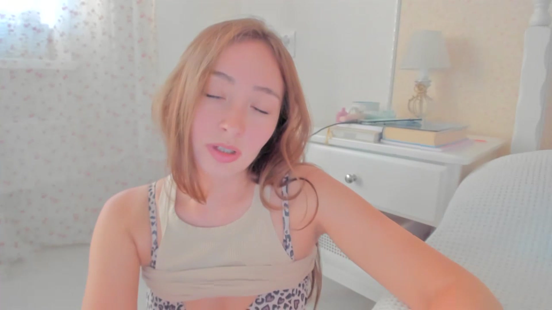 Gallery image thumbnail from StandardWoman's myfreecams stream on, 07/18/2023, 14:33 image 12 of 20