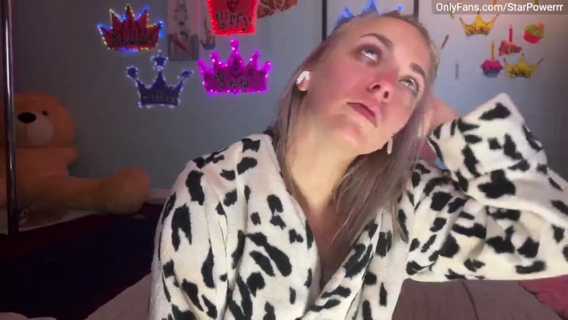 Gallery image thumbnail from StarPowerrr's myfreecams stream on, 11/24/2024, 08:34 image 10 of 20