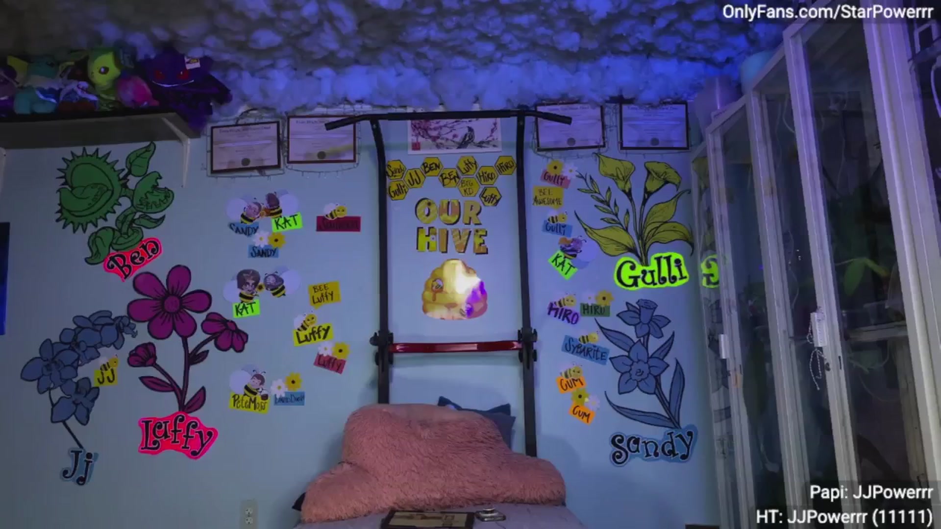 Gallery image thumbnail from StarPowerrr's myfreecams stream on, 04/22/2025, 10:06 image 17 of 20