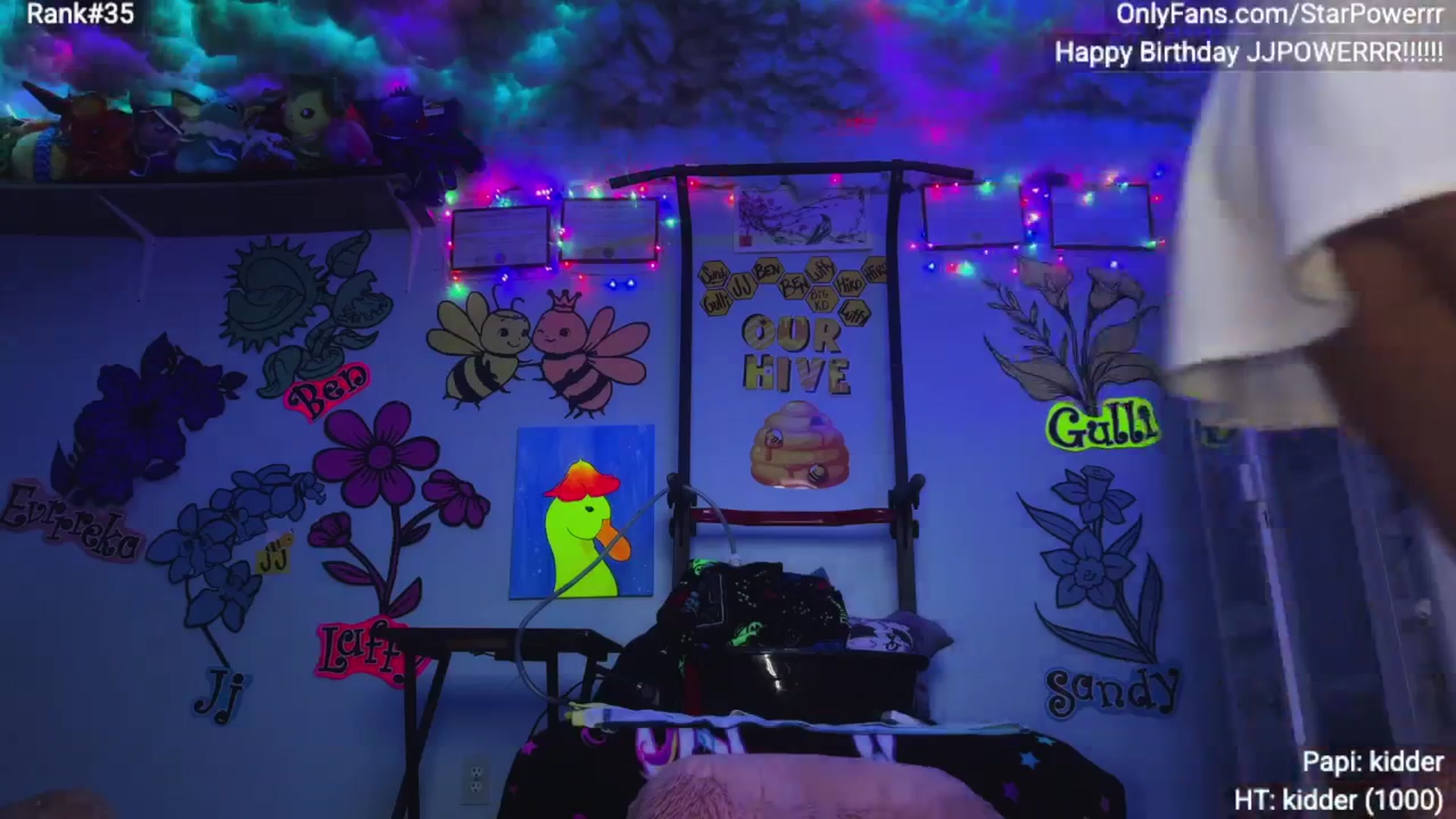 Gallery image thumbnail from StarPowerrr's myfreecams stream on, 06/20/2025, 09:52 image 15 of 20