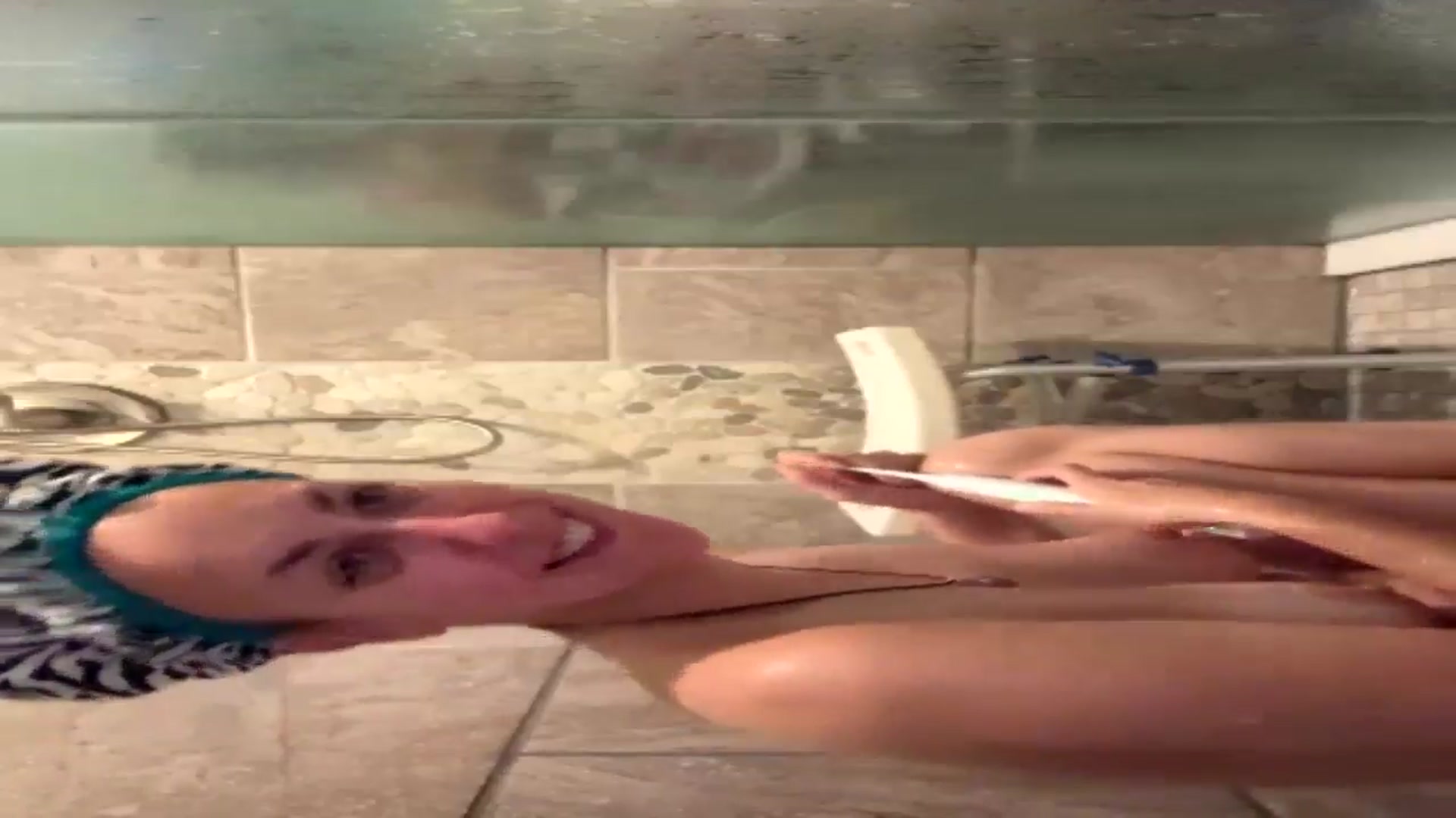 Gallery image thumbnail from StarPowerrr's myfreecams stream on, 09/07/2025, 08:33 image 6 of 20