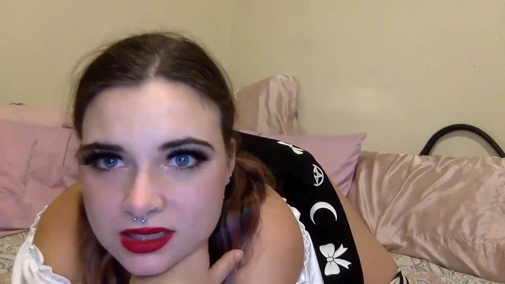 Gallery image thumbnail from StarShine25's myfreecams stream on, 11/17/2022, 02:34 image 8 of 20