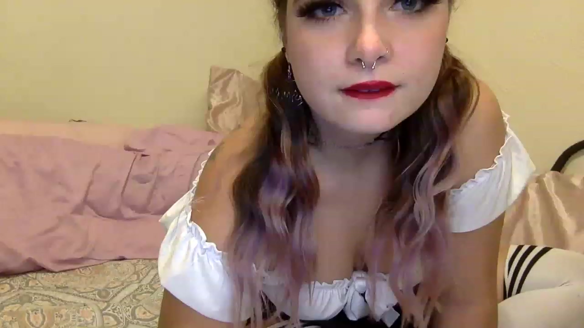 Gallery image thumbnail from StarShine25's myfreecams stream on, 11/17/2022, 02:34 image 5 of 20
