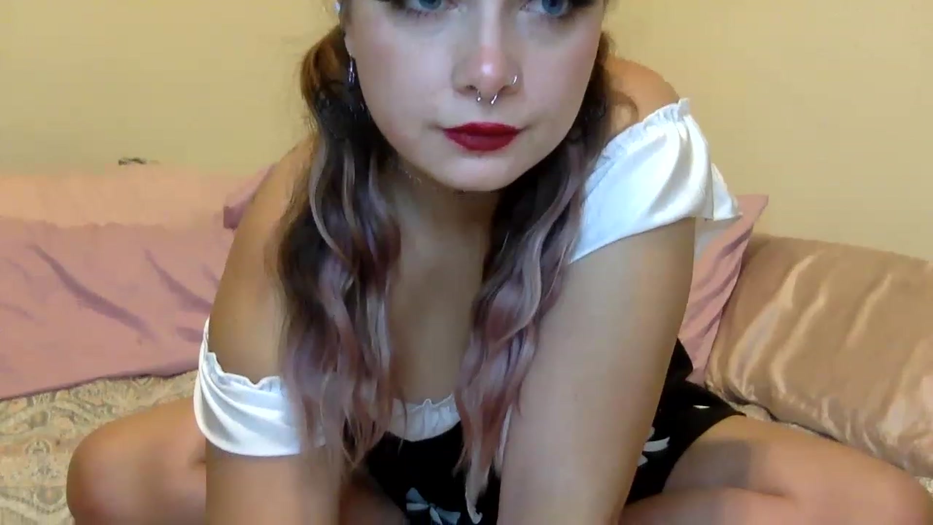 Gallery image thumbnail from StarShine25's myfreecams stream on, 11/17/2022, 05:04 image 7 of 20