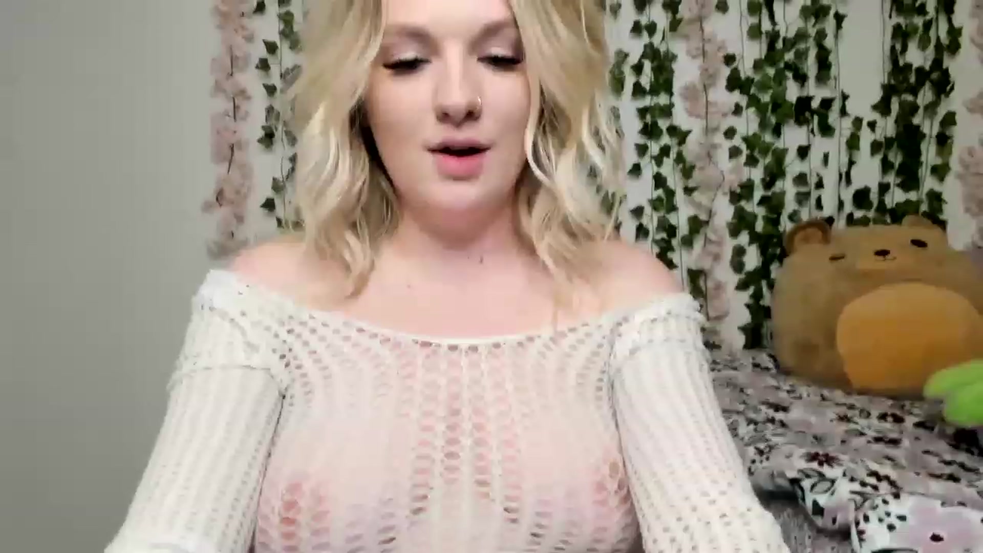 Gallery image thumbnail from Stardust_baby's myfreecams stream on, 11/19/2022, 03:50 image 18 of 20