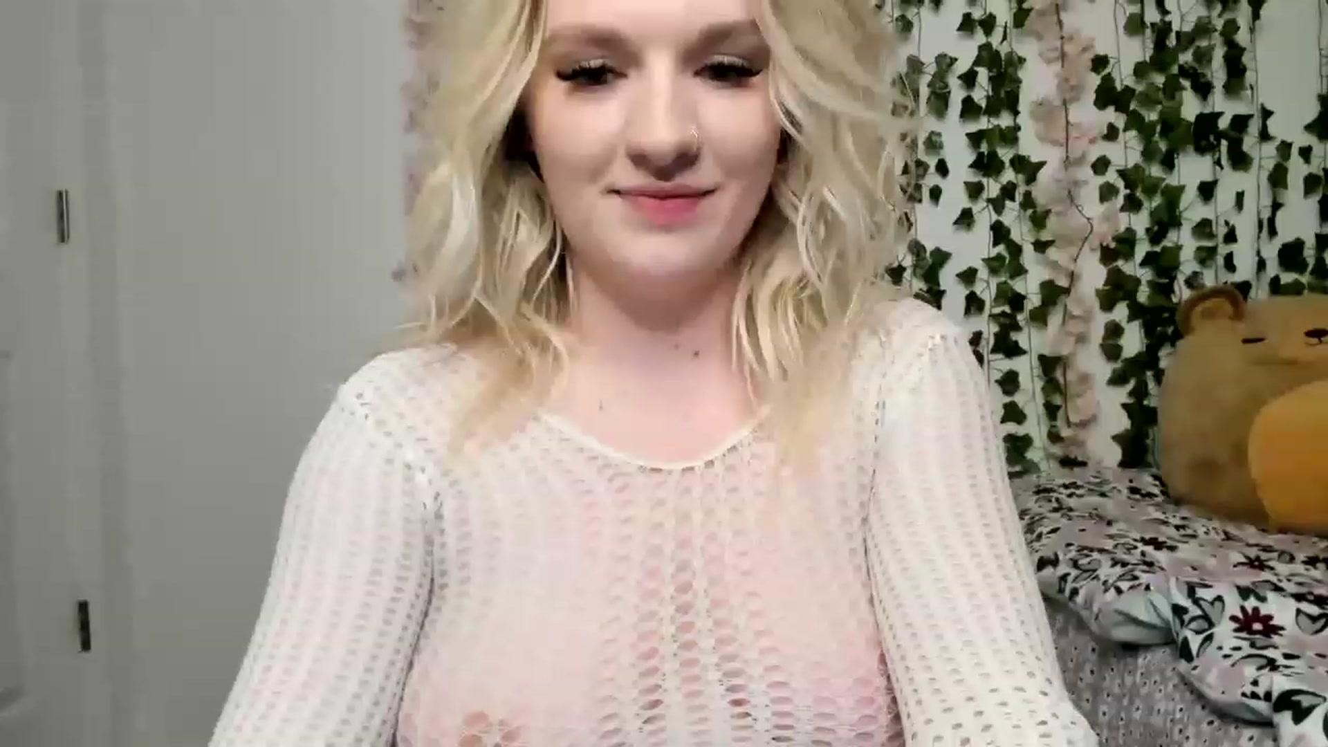 Gallery image thumbnail from Stardust_baby's myfreecams stream on, 11/19/2022, 03:50 image 9 of 20