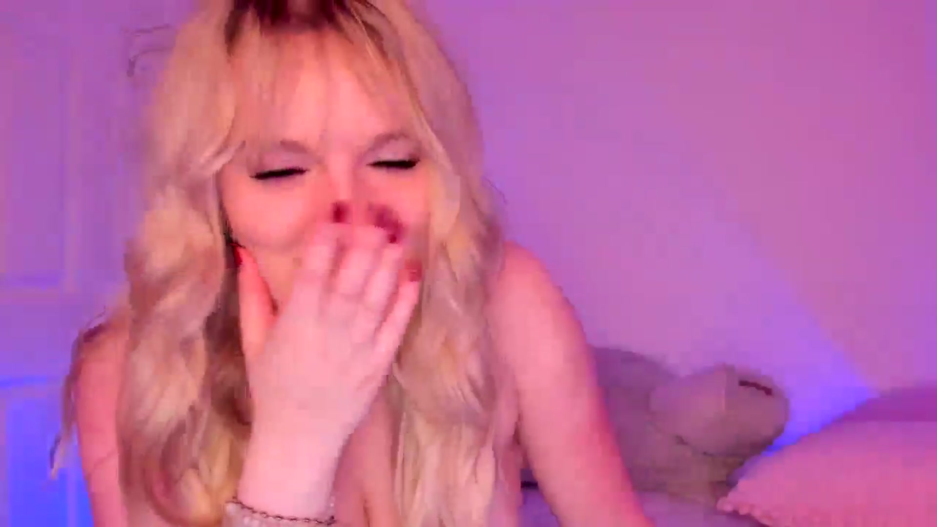 Gallery image thumbnail from Stardust_baby's myfreecams stream on, 12/15/2024, 13:19 image 2 of 20