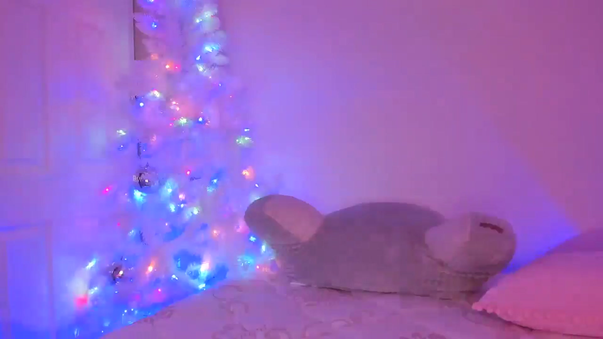 Gallery image thumbnail from Stardust_baby's myfreecams stream on, 12/15/2024, 13:19 image 8 of 20