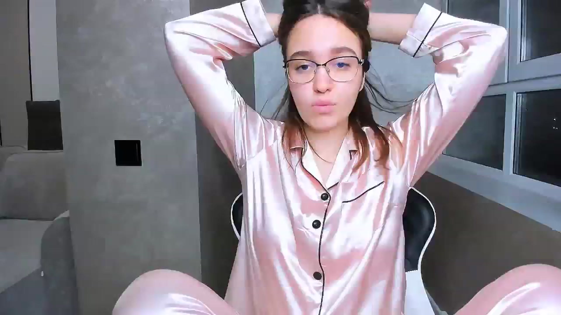 Gallery image thumbnail from StarlitAffair's myfreecams stream on, 01/08/2025, 14:33 image 18 of 20