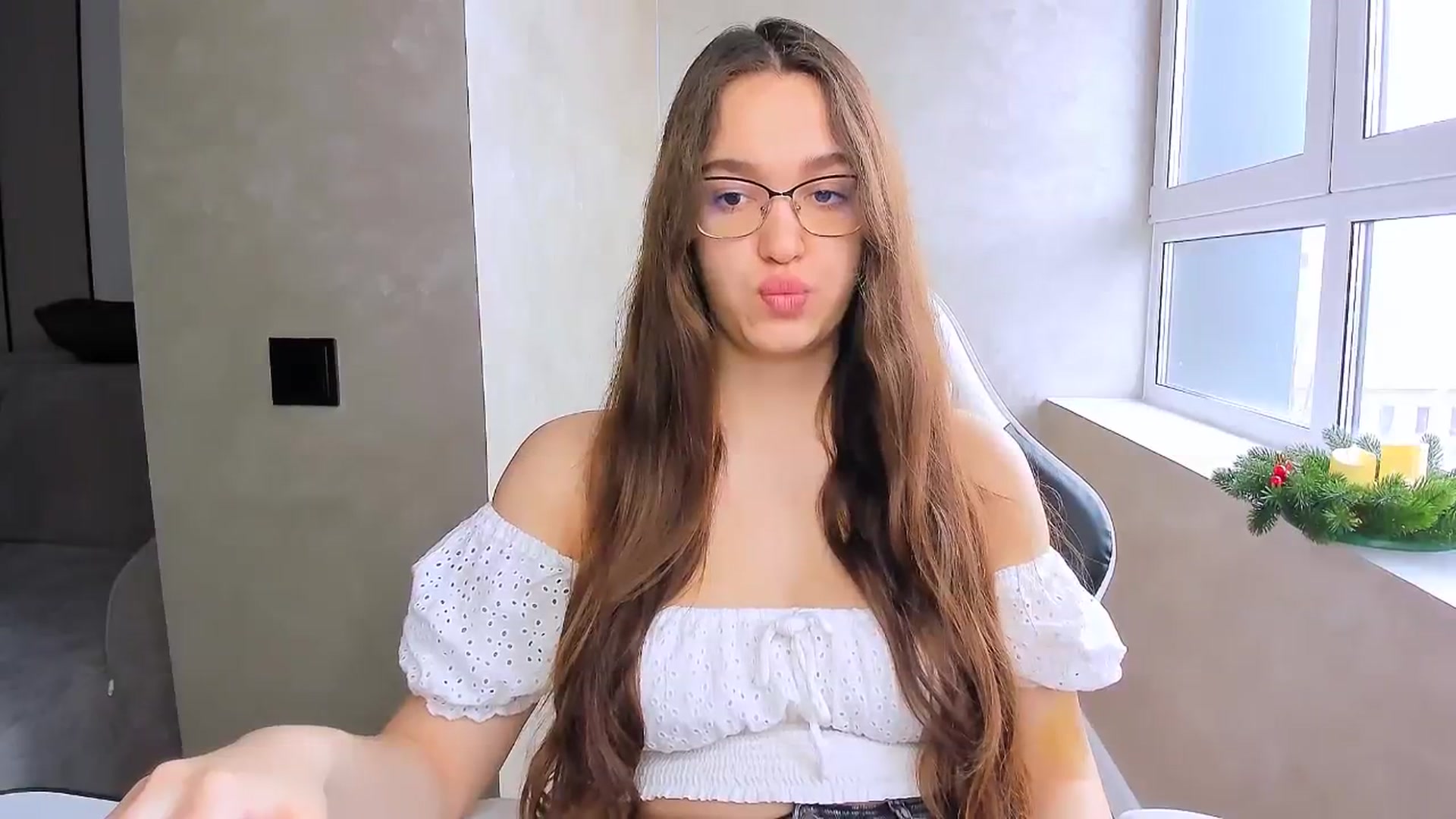 Gallery image thumbnail from StarlitAffair's myfreecams stream on, 03/17/2025, 10:37 image 3 of 20