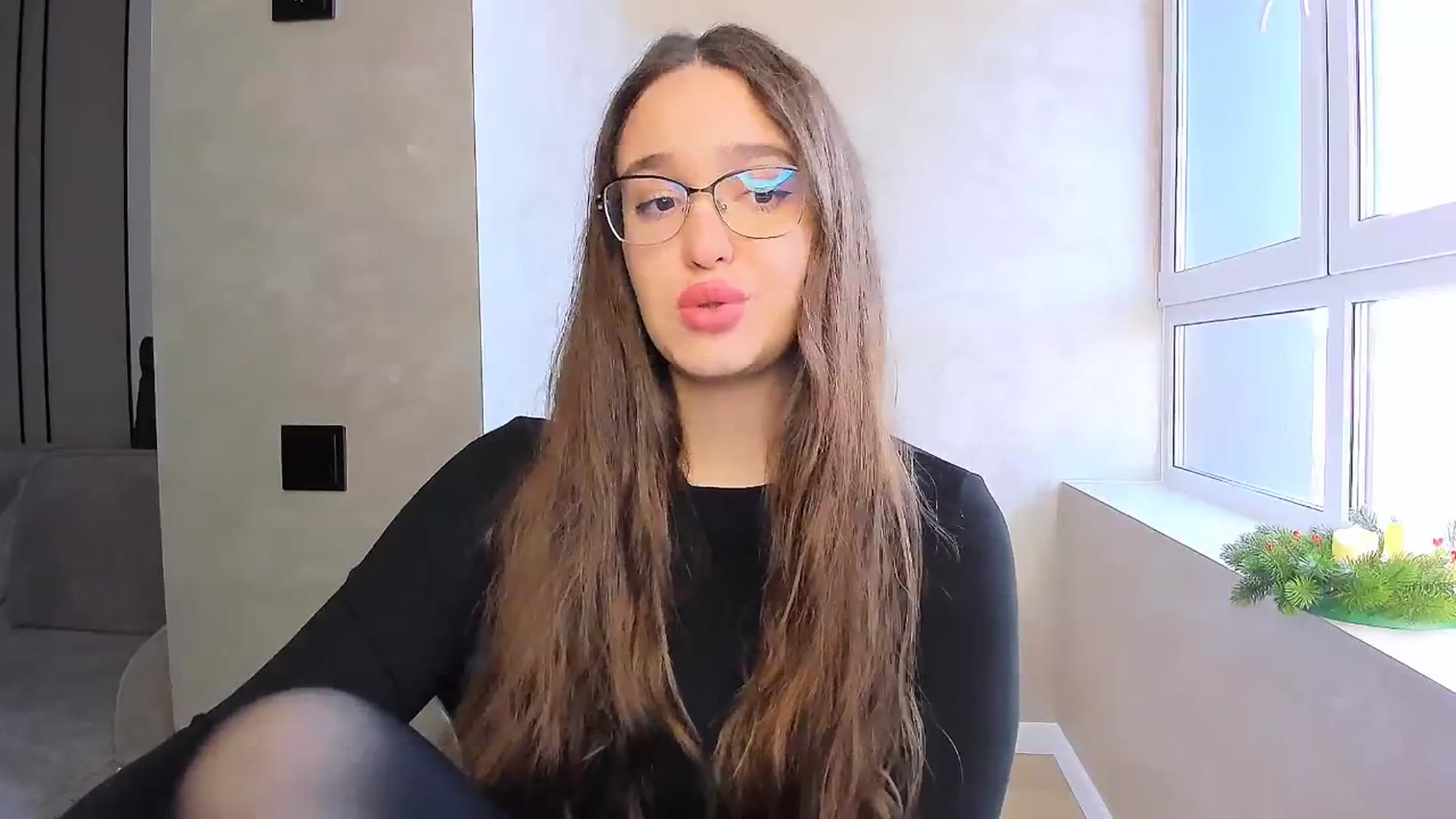 Gallery image thumbnail from StarlitAffair's myfreecams stream on, 03/21/2025, 10:42 image 4 of 20