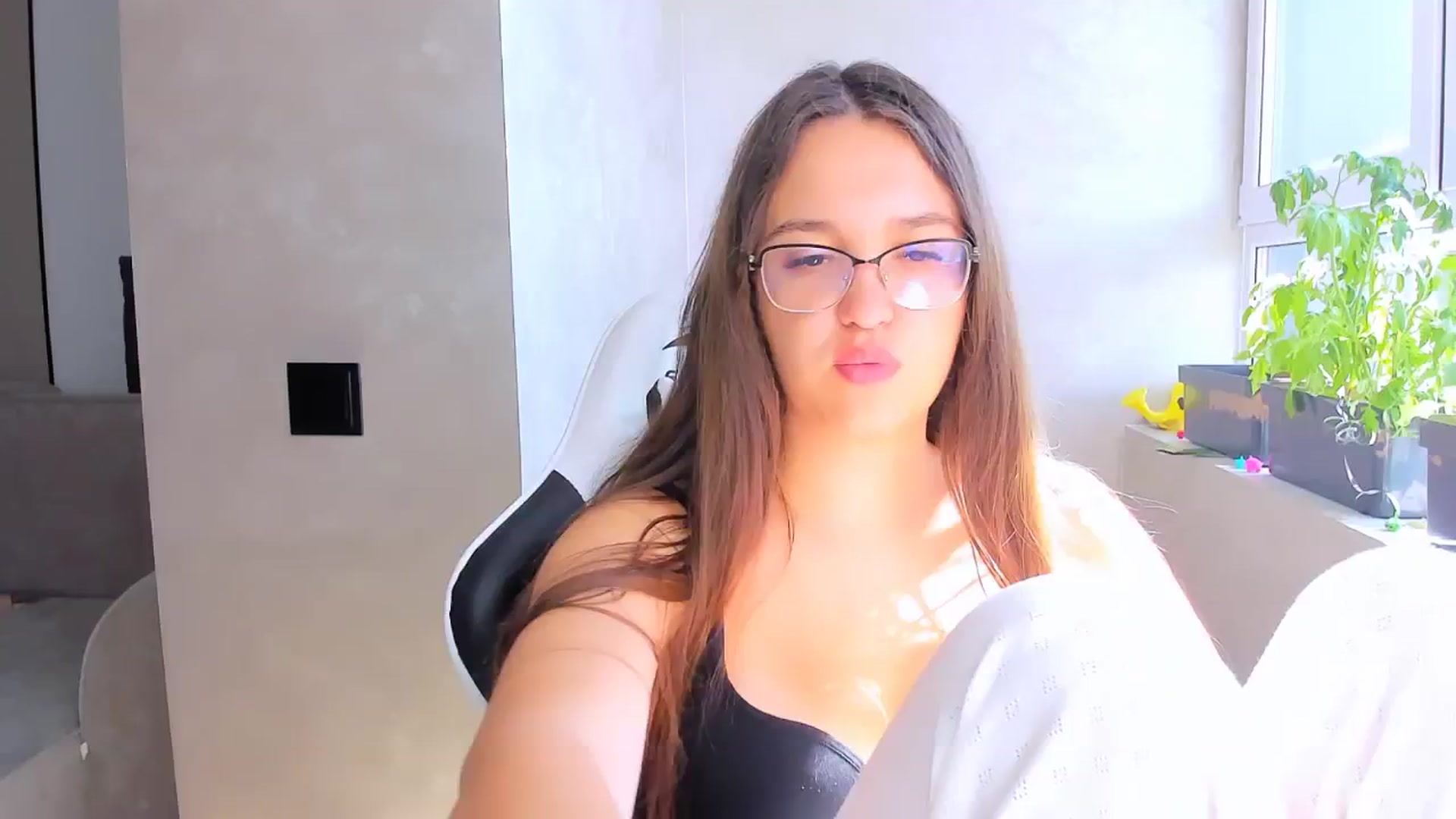 Gallery image thumbnail from StarlitAffair's myfreecams stream on, 05/20/2025, 11:32 image 11 of 20