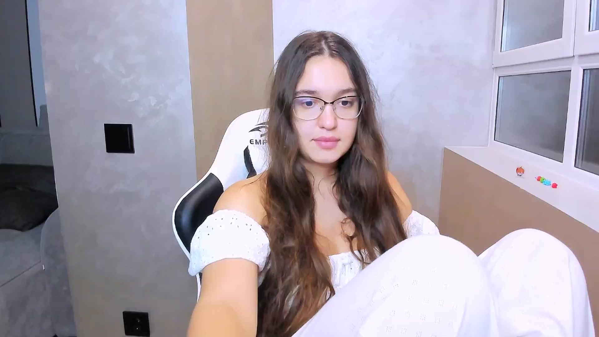 Gallery image thumbnail from StarlitAffair's myfreecams stream on, 10/30/2025, 14:04 image 9 of 20