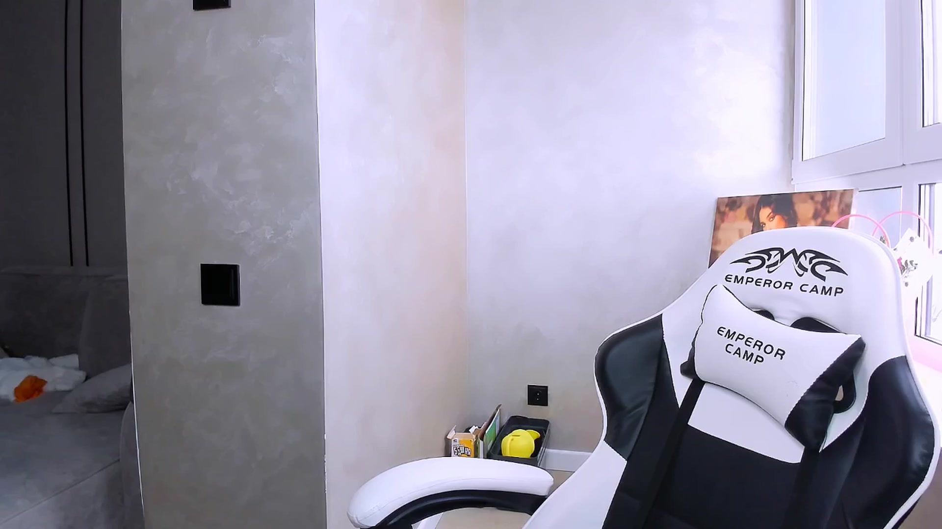 Gallery image thumbnail from StarlitAffair's myfreecams stream on, 12/24/2025, 09:18 image 1 of 20