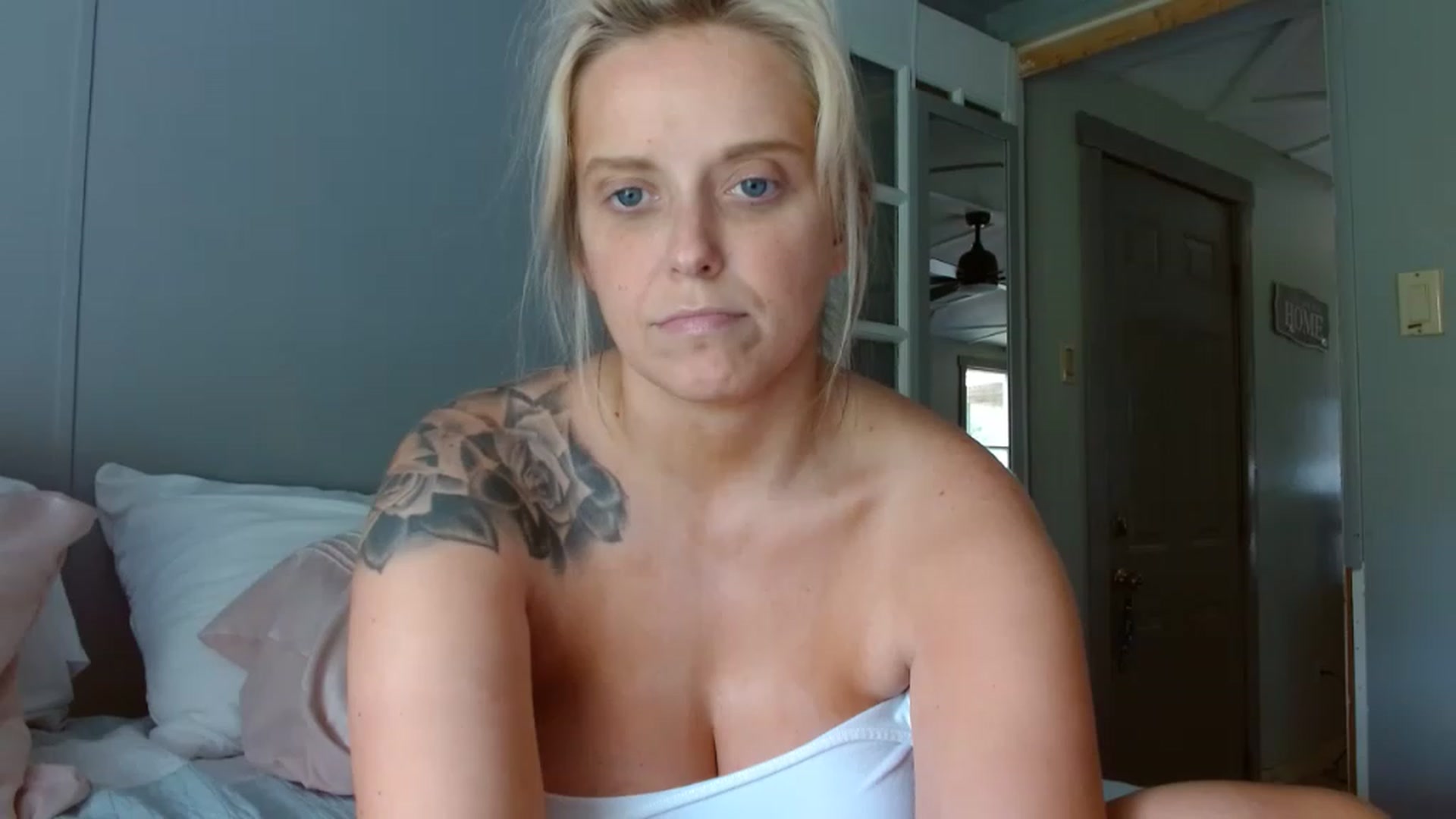 Gallery image thumbnail from StarrFoxxxx's myfreecams stream on, 06/18/2023, 16:17 image 8 of 20