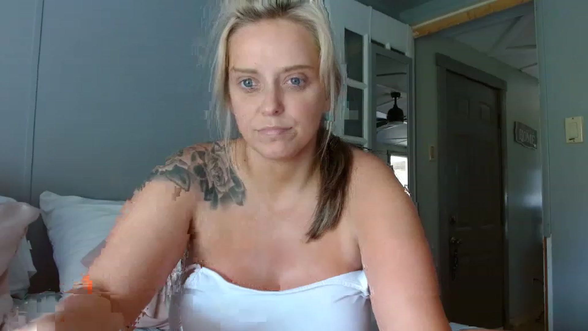 Gallery image thumbnail from StarrFoxxxx's myfreecams stream on, 06/18/2023, 16:17 image 3 of 20