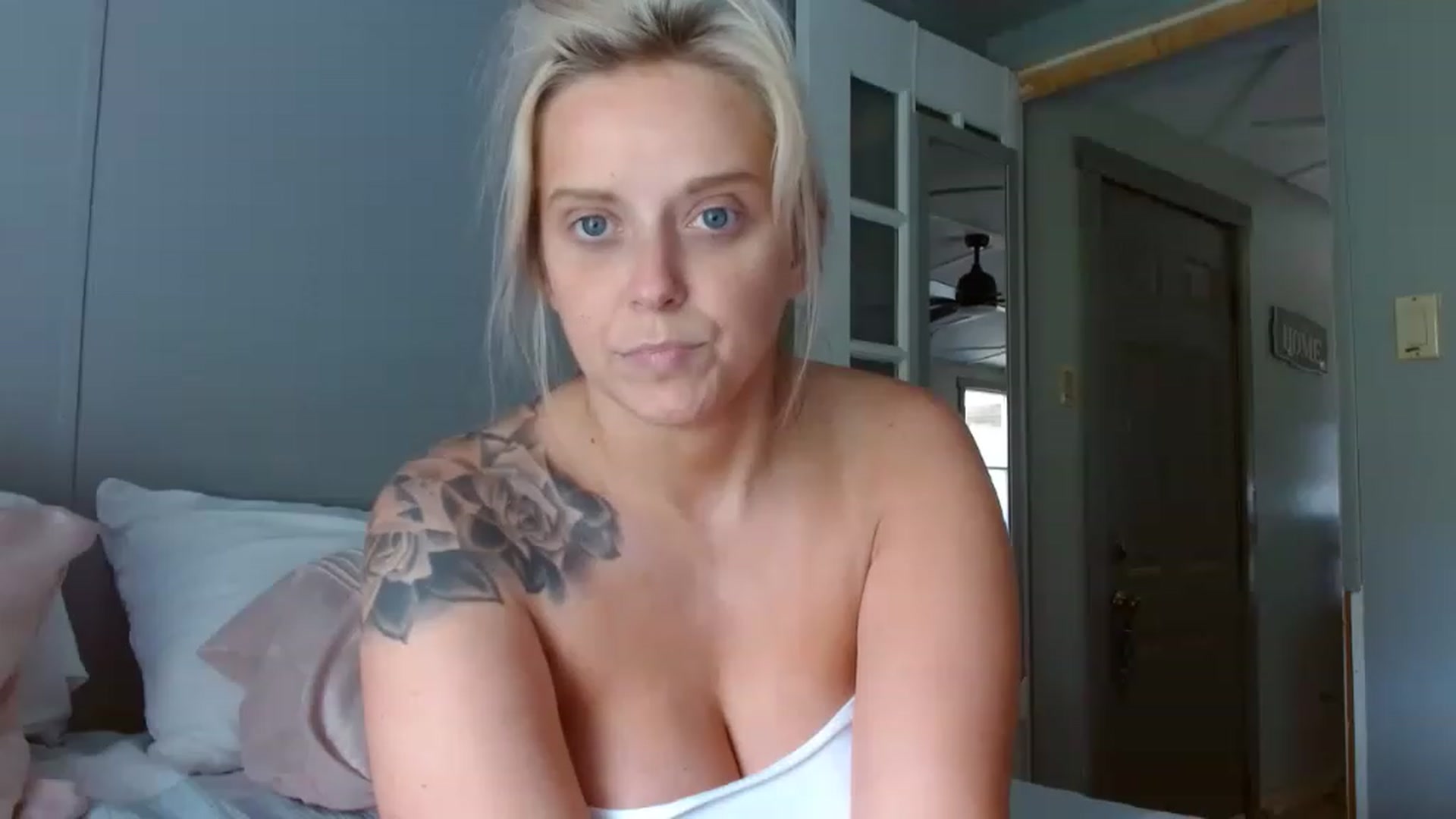 Gallery image thumbnail from StarrFoxxxx's myfreecams stream on, 06/18/2023, 16:17 image 20 of 20
