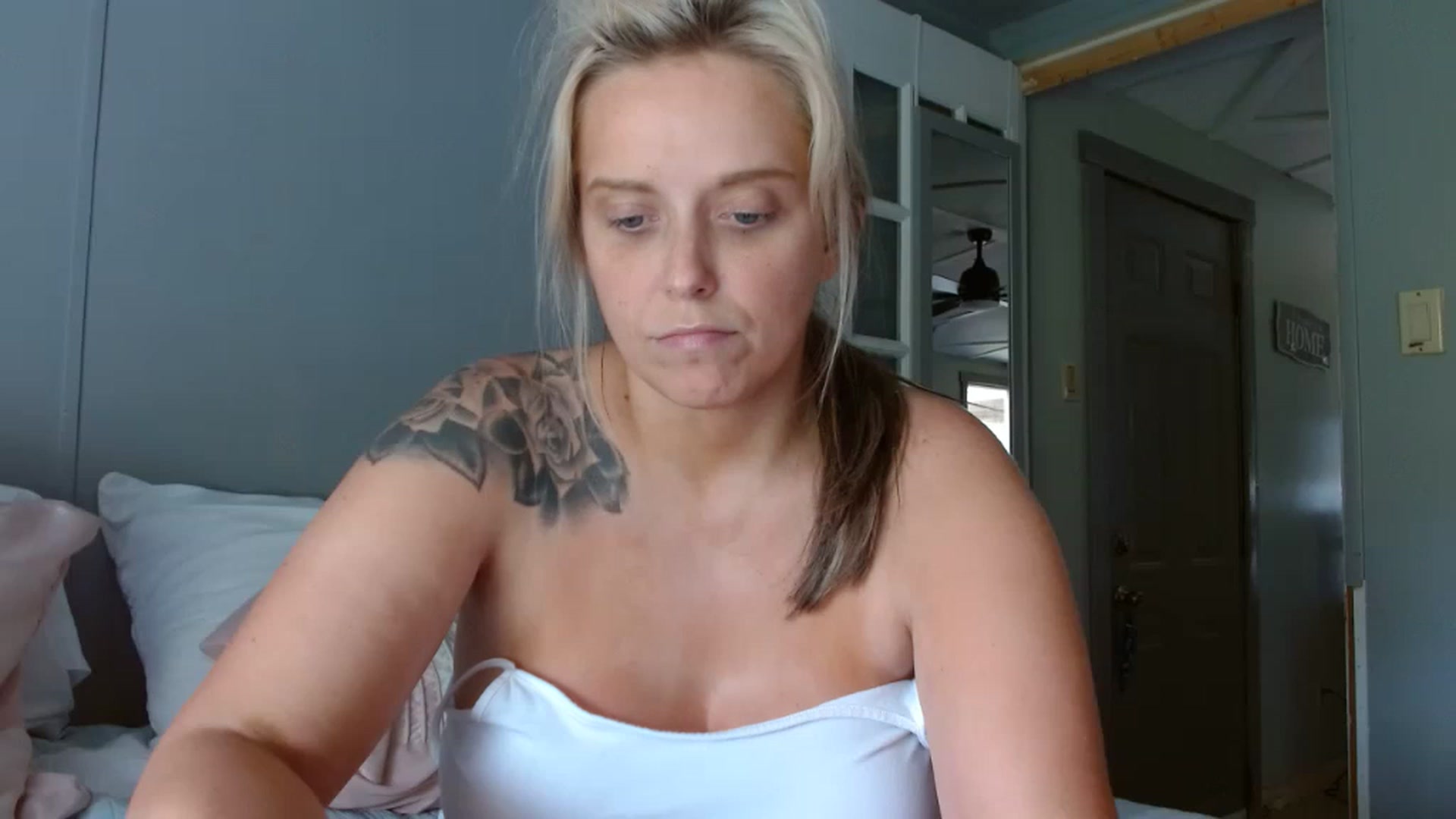 Gallery image thumbnail from StarrFoxxxx's myfreecams stream on, 06/18/2023, 16:17 image 4 of 20