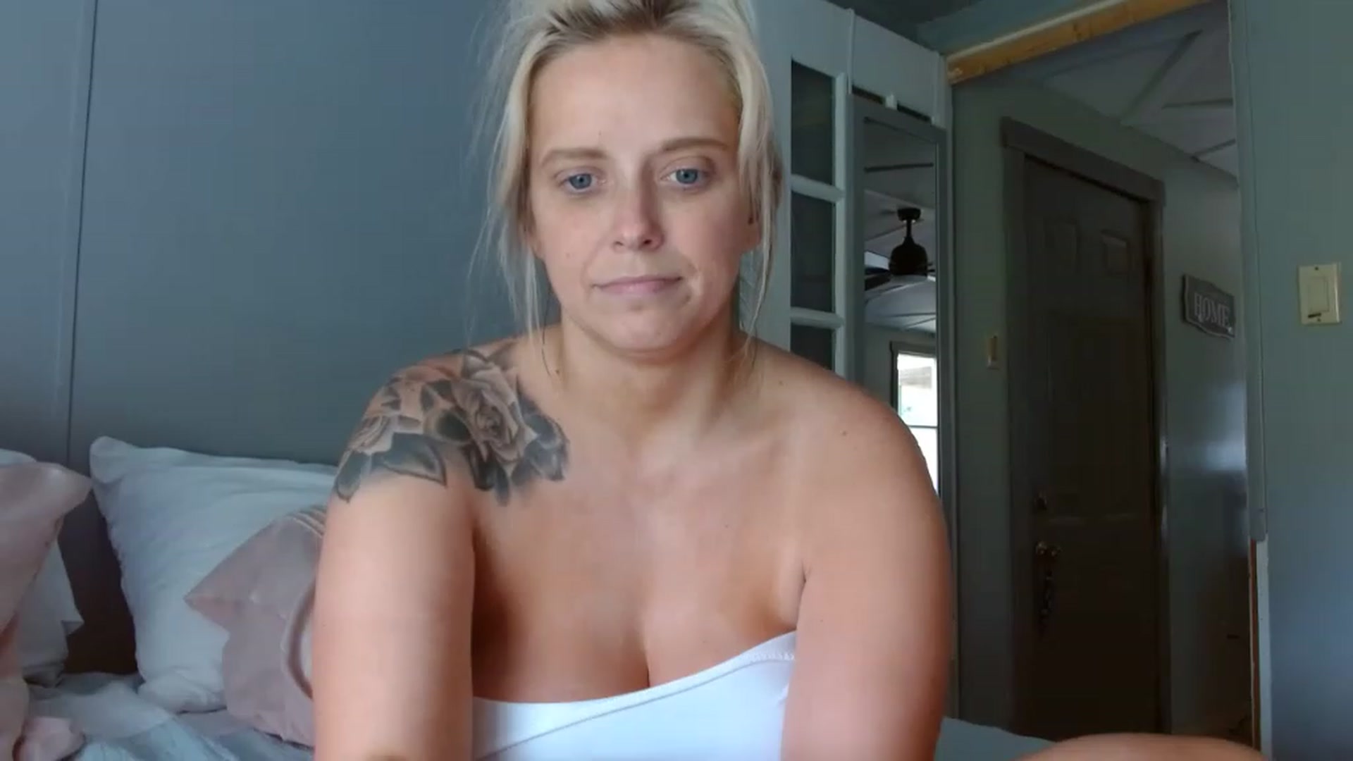 Gallery image thumbnail from StarrFoxxxx's myfreecams stream on, 06/18/2023, 16:17 image 9 of 20