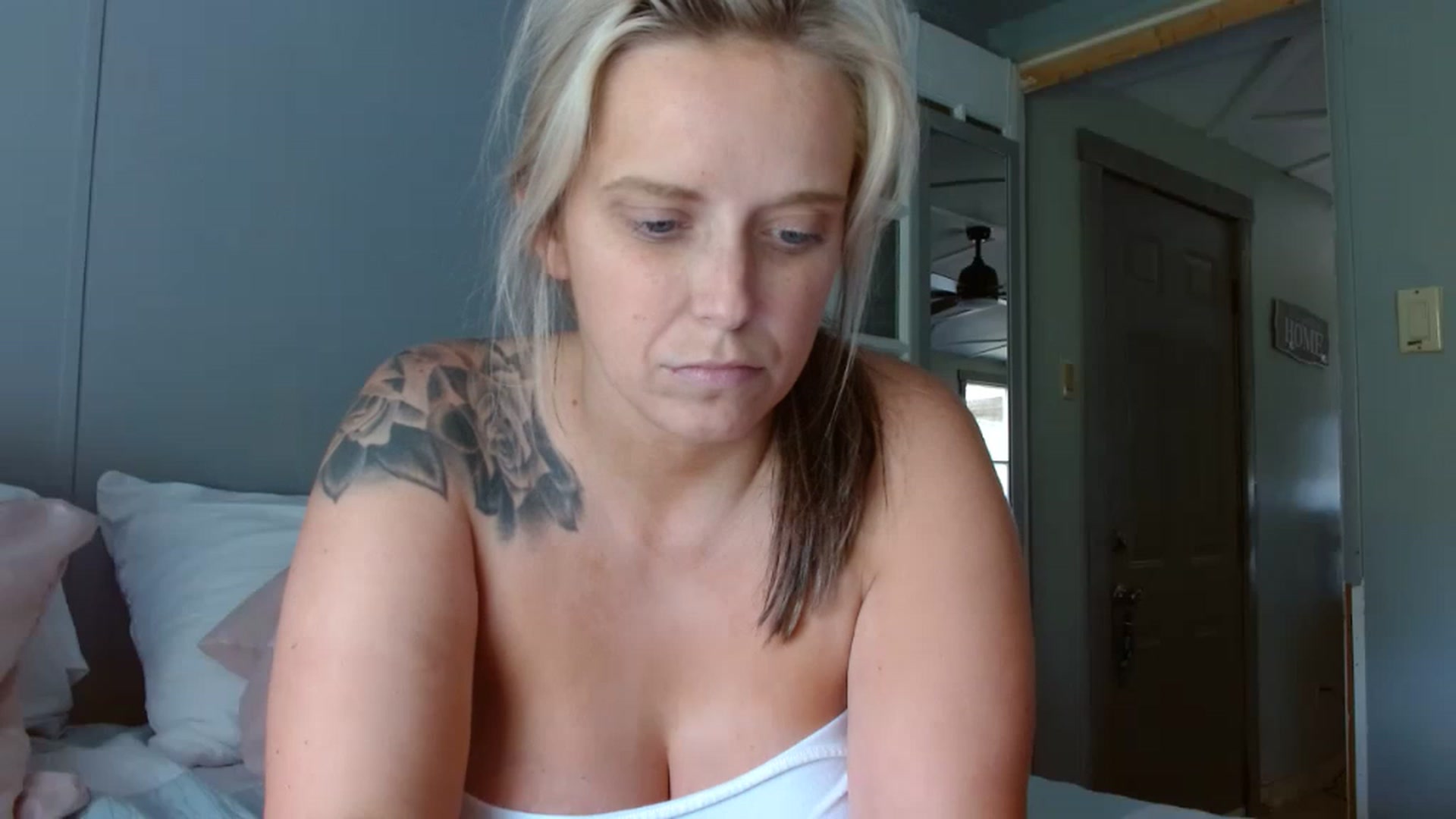 Gallery image thumbnail from StarrFoxxxx's myfreecams stream on, 06/18/2023, 16:17 image 10 of 20