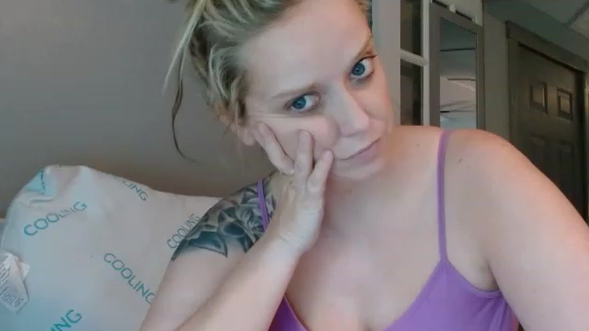 Gallery image thumbnail from StarrFoxxxx's myfreecams stream on, 06/25/2023, 16:55 image 17 of 20