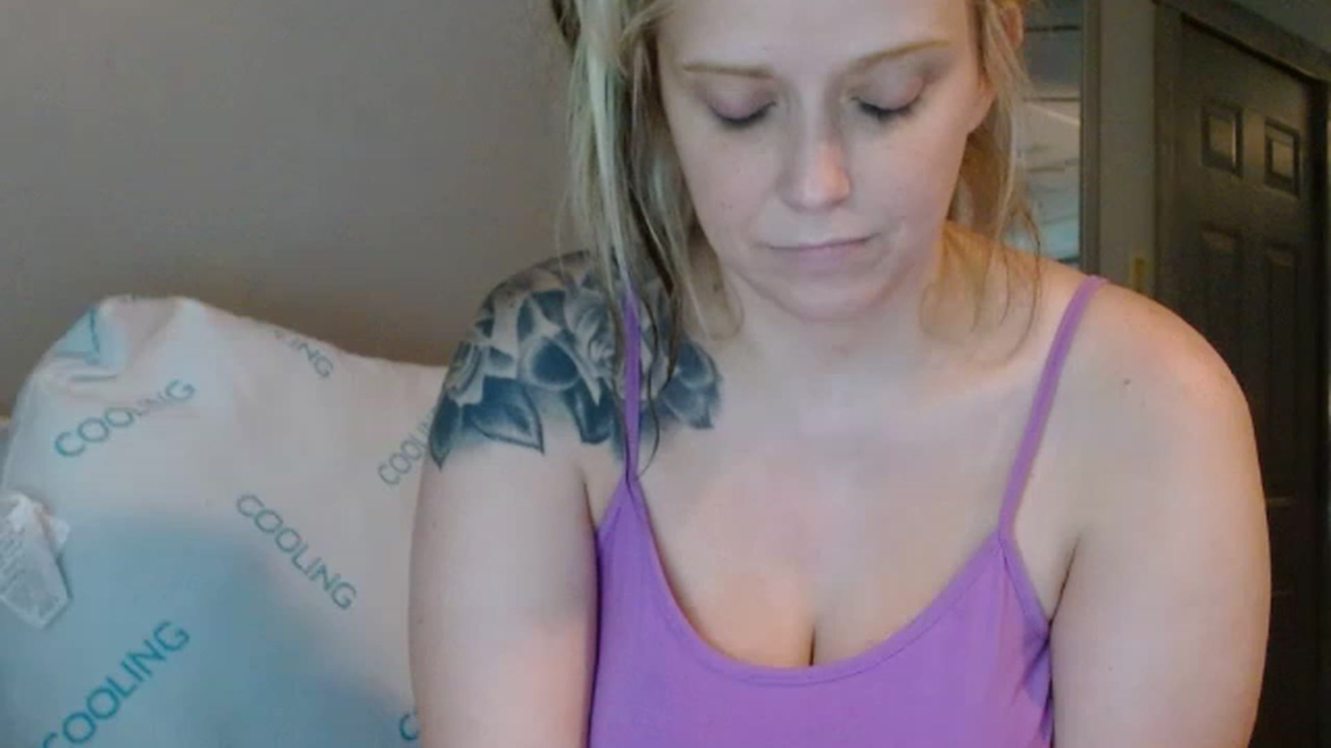 Gallery image thumbnail from StarrFoxxxx's myfreecams stream on, 06/25/2023, 16:55 image 4 of 20