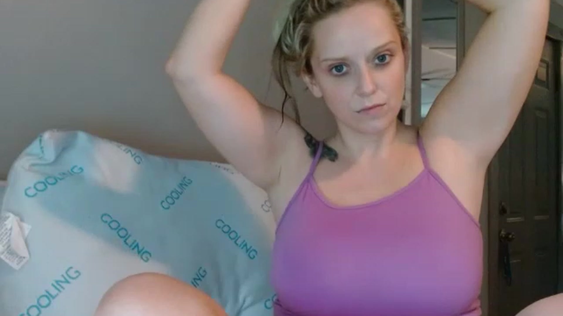 Gallery image thumbnail from StarrFoxxxx's myfreecams stream on, 06/25/2023, 16:55 image 16 of 20