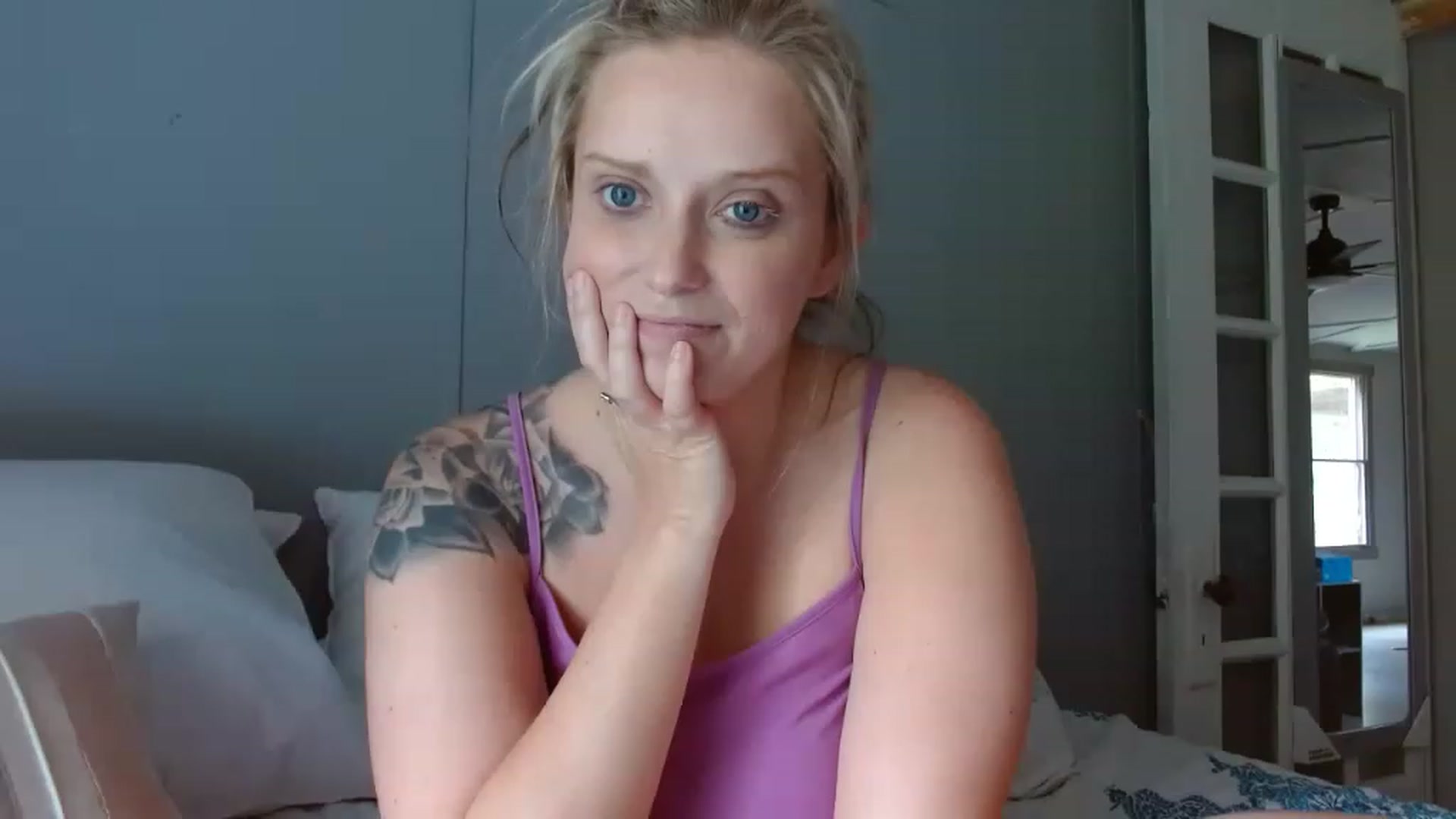Gallery image thumbnail from StarrFoxxxx's myfreecams stream on, 06/25/2023, 17:56 image 19 of 20