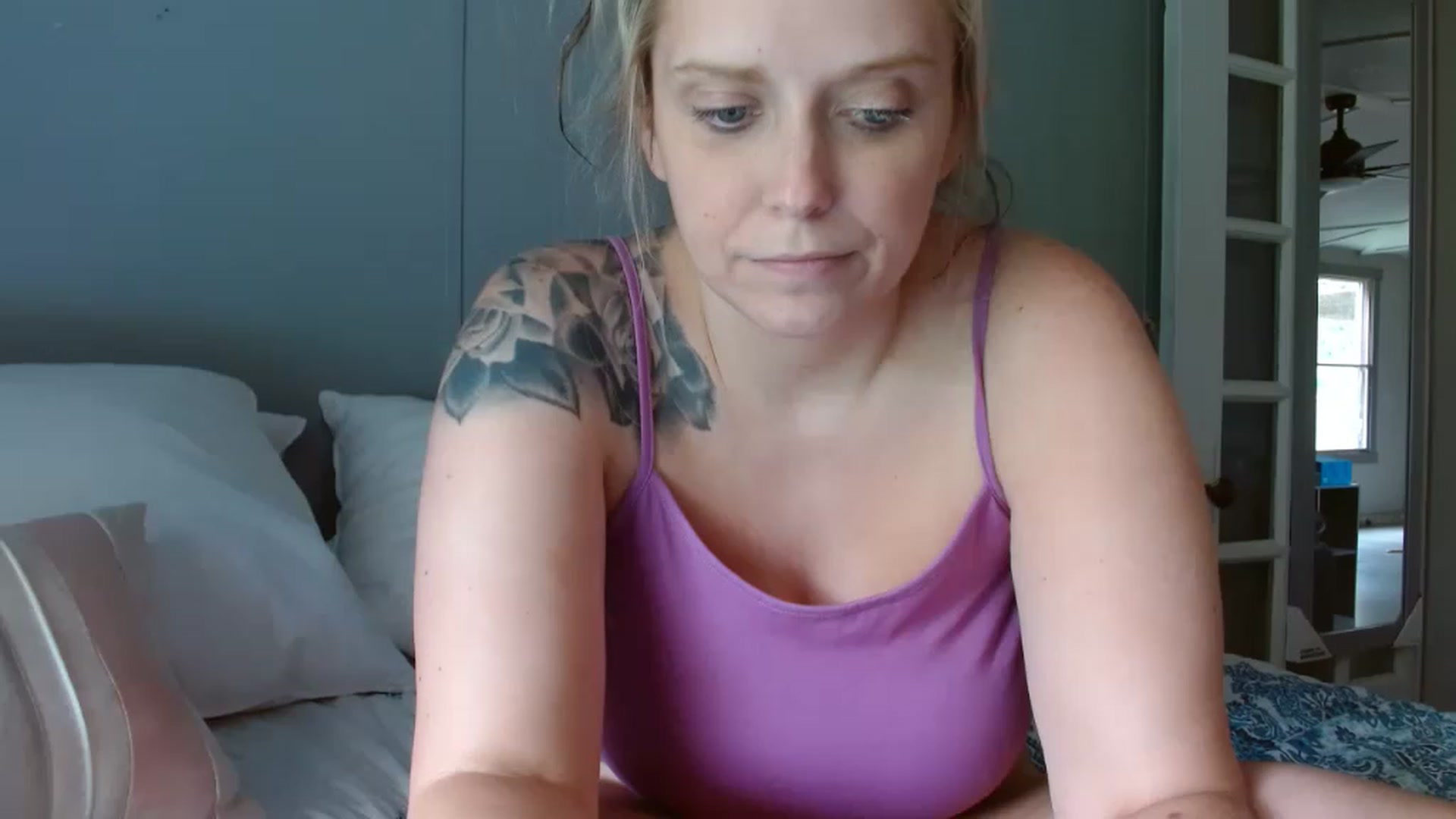 Gallery image thumbnail from StarrFoxxxx's myfreecams stream on, 06/25/2023, 17:56 image 9 of 20